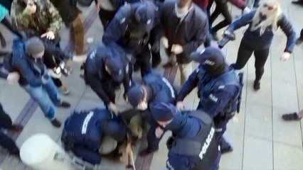 Quasi-Abtreibungsverbot in Polen - Demonstranten gehen auf Kirchen los