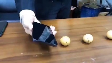 Take the iPhone 12 Pro to Break Walnuts - Finally the screen broke - No, no, it’s up to Nokia