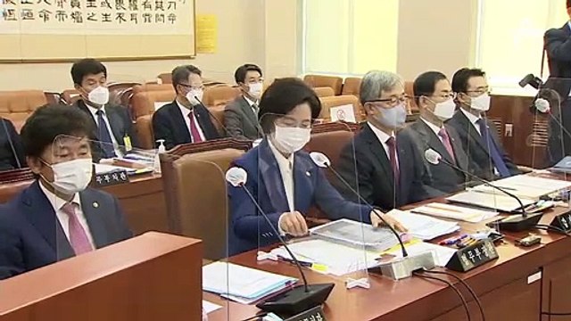 추미애 “윤석열, 文 메신저 발언 부적절”…靑도 불편한 기색