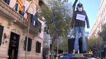 Taxistas se manifiestan en Barcelona para pedir ayudas al sector
