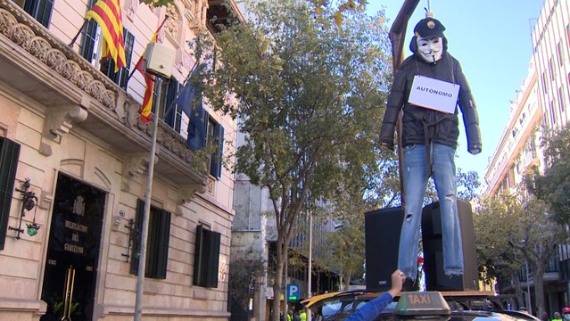 Taxistas se manifiestan en Barcelona para pedir ayudas al sector