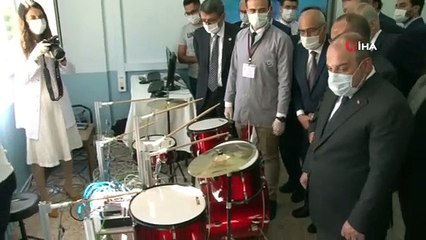 Bakan Varank, geleceğin mühendislerinin projelerini inceledi