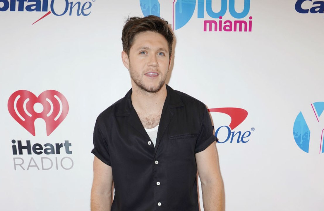 Niall Horan supera ex-namorada com novo amor