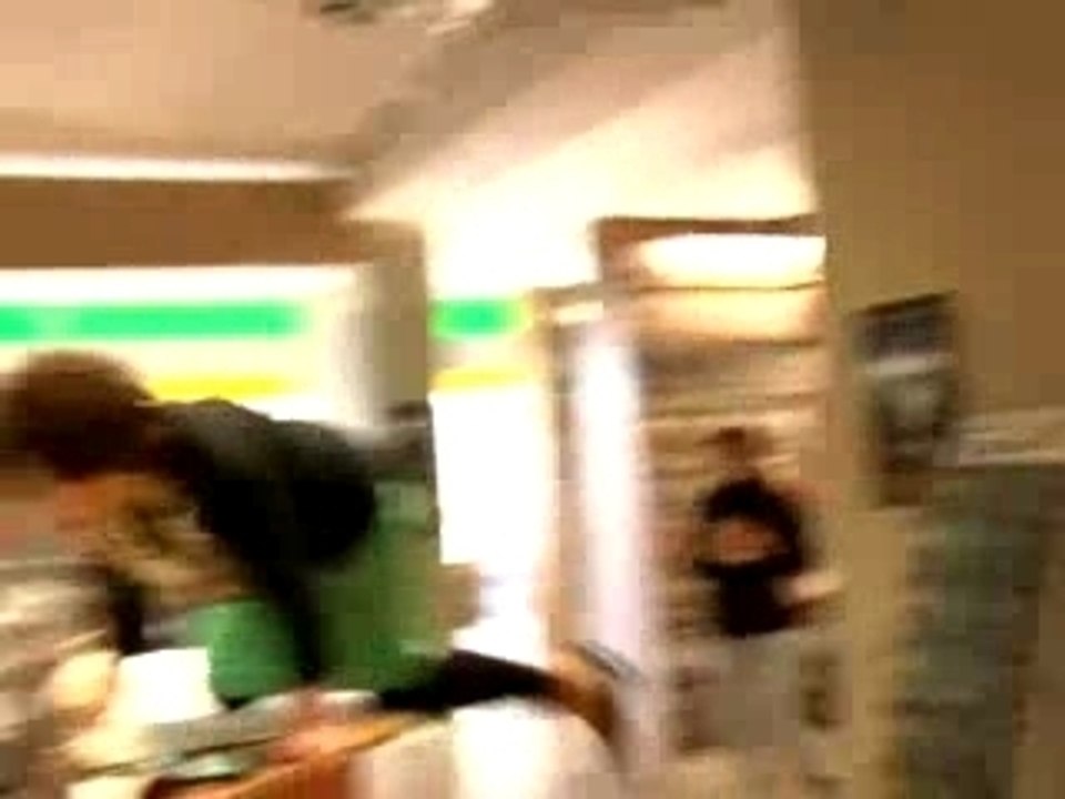 Crazy moped-Überfall in videothek