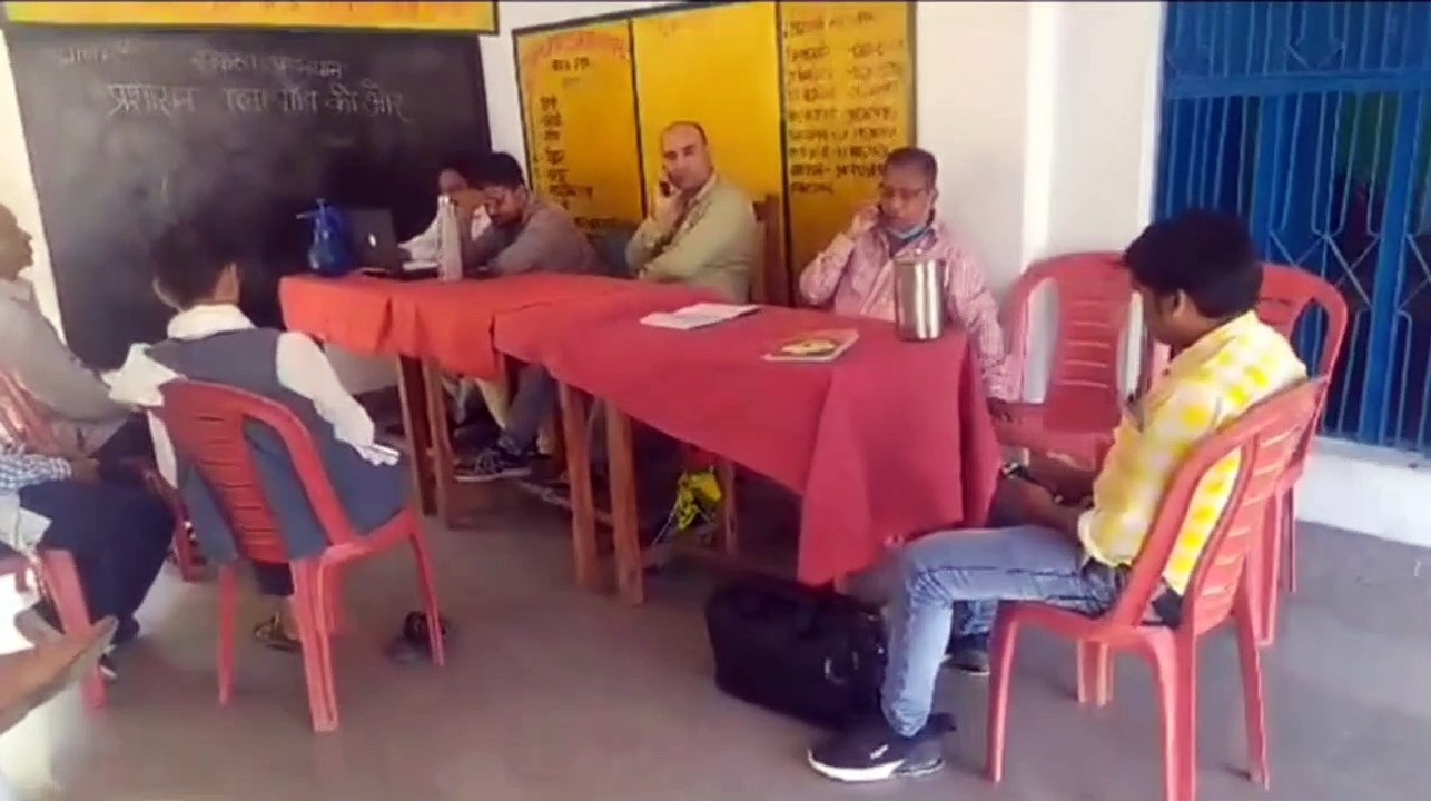 ग्राम बम्होरा में इटावा DM के आदेशानुसार प्रशासन चला गांव की ओर, ग्रामीणों की समस्या का होगा समाधान