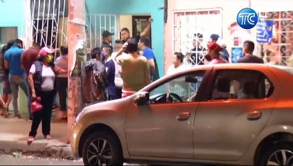 Un agente de la ATM y un mujer fueron baleados en Guayaquil