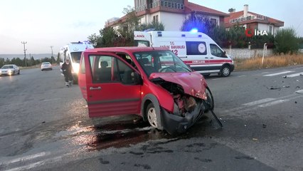 - Yolcu otobüsü ile otomobil çarpıştı: 3 yaralı