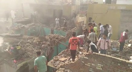 मेरठ: घर में गैस सिलेंडर फटने से उड़ी कई घरों की छत, कांग्रेस नगर अध्यक्ष समेत दो की मौत