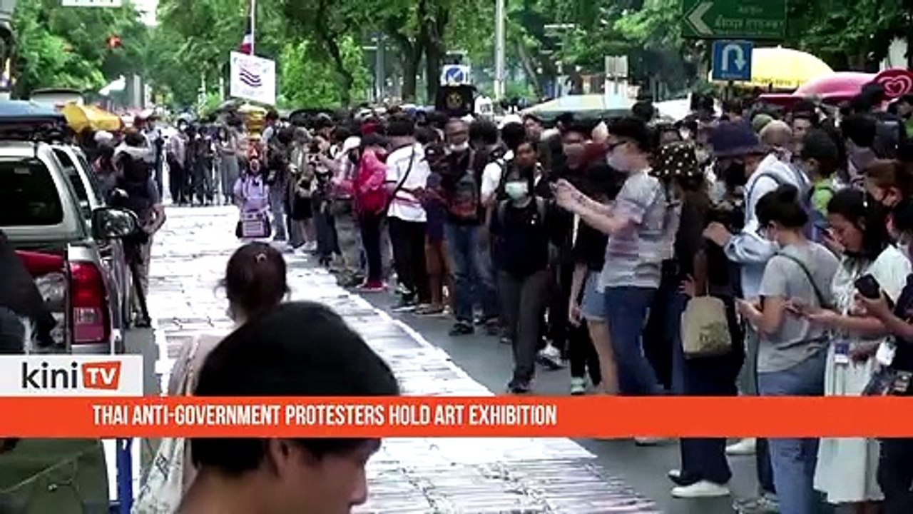 Thai anti-government protesters hold art exhibition