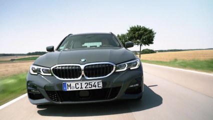 BMW 330e Ibrida Touring Plug-in