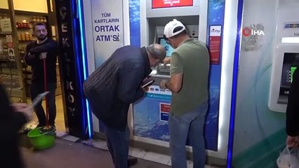 ATM'nin içinde gizli kameralı düzenek ele geçirildi