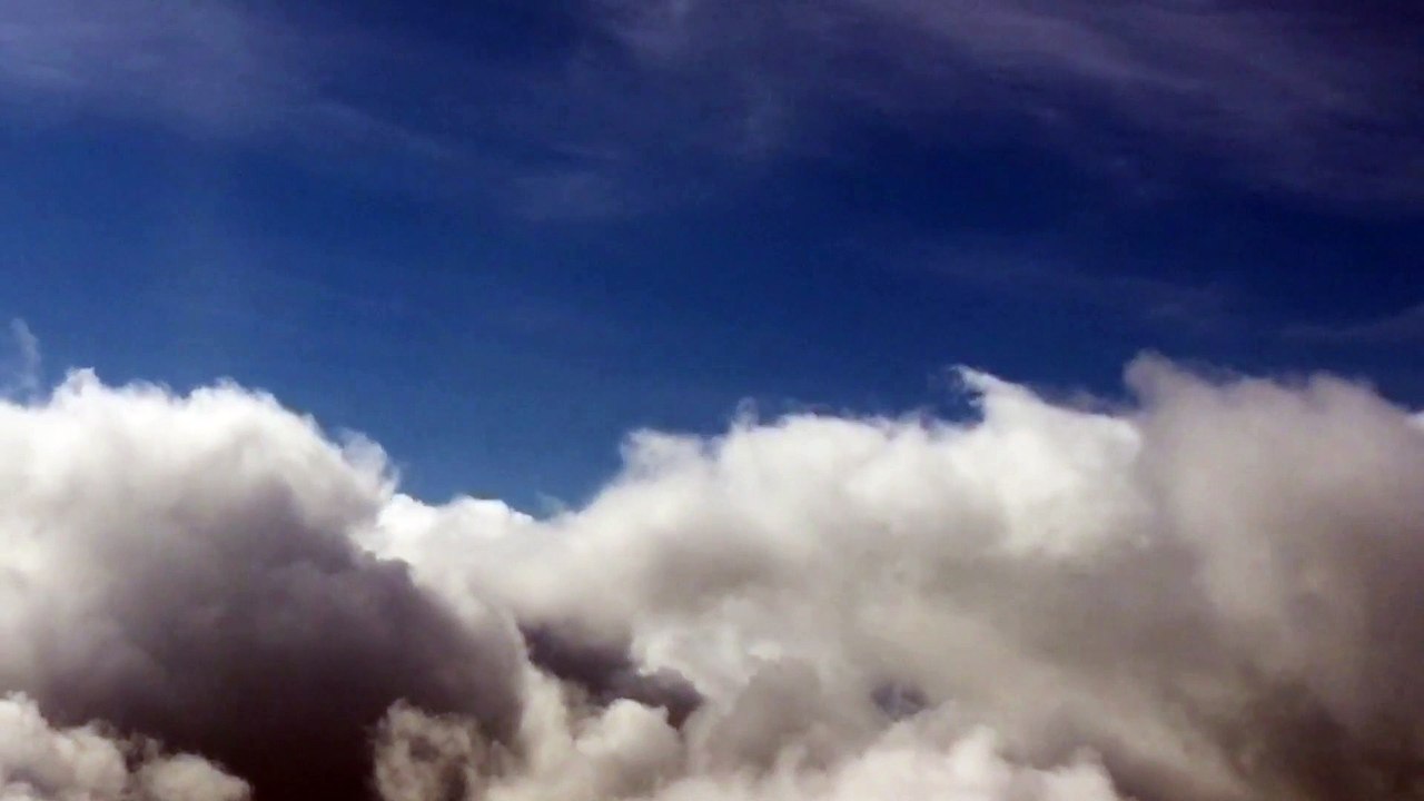 Fly in the Clouds - Nature (Creative Common Video 152)