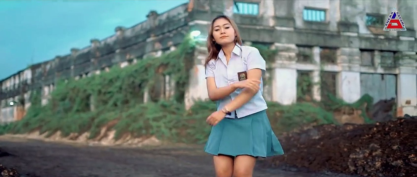 Vita Alvia - Kopi Dangdut (Official Music Video ANEKA SAFARI)