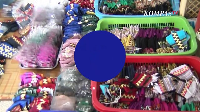 Wanita Ini Produksi Masker Tapis Bermotif, Untung Puluhan Juta