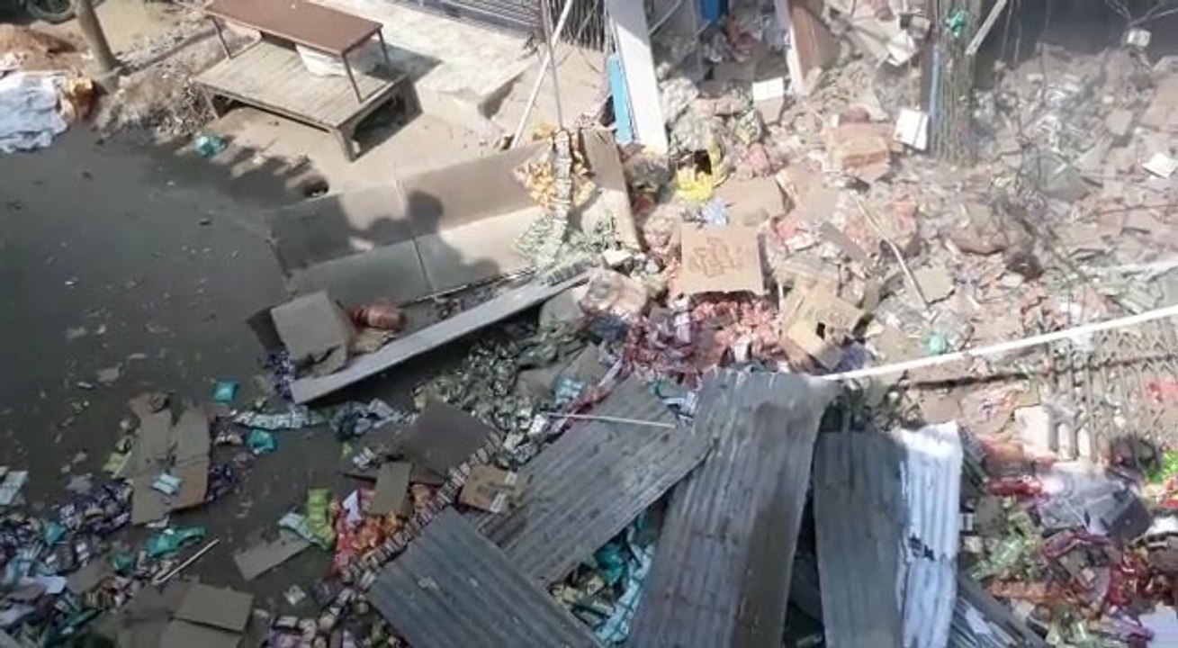 लखनऊ: सिलेंडर में विस्फोट के बाद उड़े घर के परख...