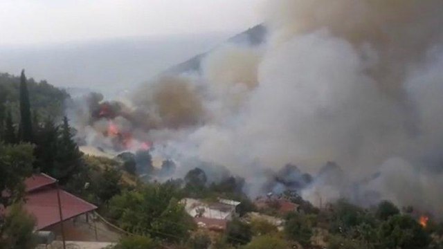 Mersin’de korkutan yangın: Yerleşim yerlerini tehdit ediyor