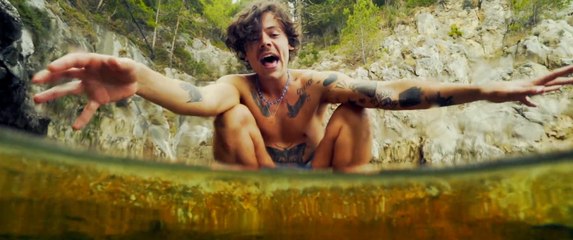 Harry Styles lanza por sorpresa 'Golden'