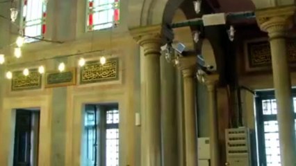 Tarihi caminin görüntüsünü paylaşan İlber Ortaylı: Bu ne zevksizlik