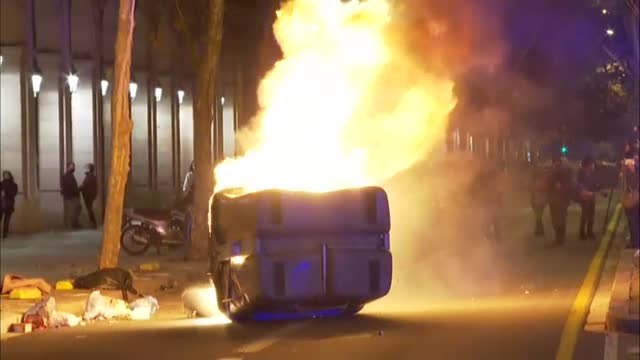 Termina con incidentes la manifestación contra el toque de queda en Barcelona