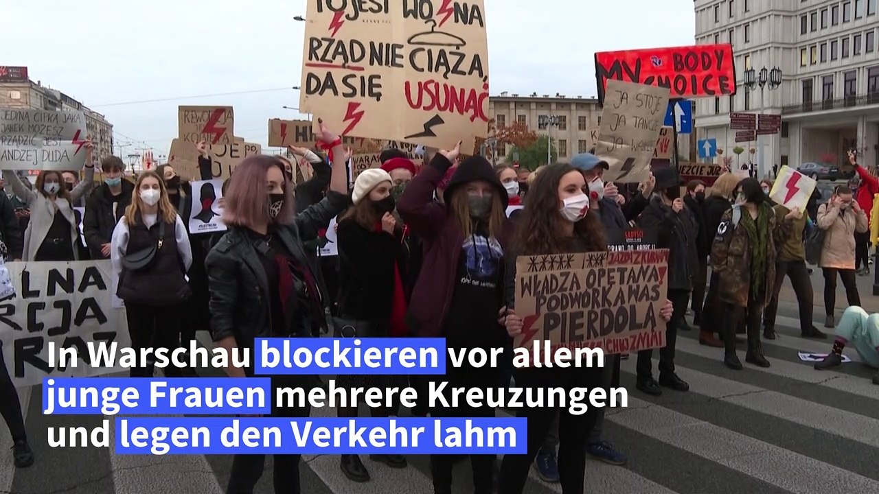 Abtreibungsverbot: Polinnen legen Verkehr in Warschau lahm