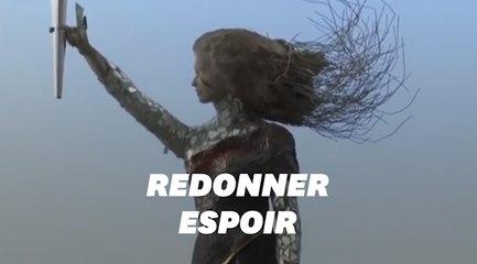 Après l'explosion de Beyrouth, cette artiste crée une statue à partir des débris