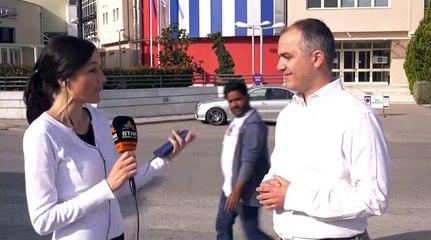 Τεράστια Ελληνική σημαία στο κτήριο της Περιφερειακής Ενότητας Εύβοιας