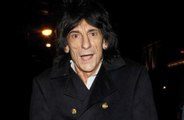 Ronnie Wood usa arte como terapia