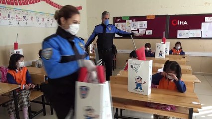 - Van Emniyet Müdürlüğünden minikler için anlamlı etkinlik