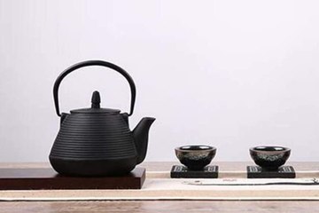 This $33 Cast Iron Kettle Keeps Your Tea Piping Hot for Longer