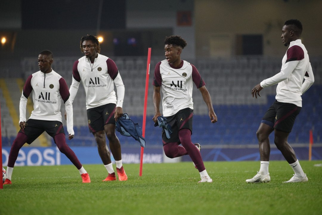 Replay : Entraînement et conférence de Presse avant Basaksehir Istanbul - Paris Saint-Germain