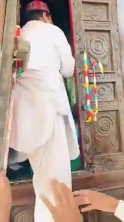 پیر_سوہنا_ٹرک_کی_سواری_کرتے_ہوے
