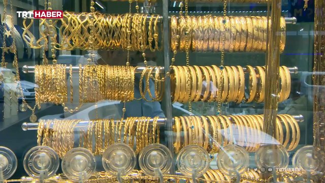 Kuyumcuyu sahte altın dişle dolandırdılar