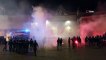 Kovid-19 tedbirlerini protesto eden aşırı sağcı grup polisle çatıştı