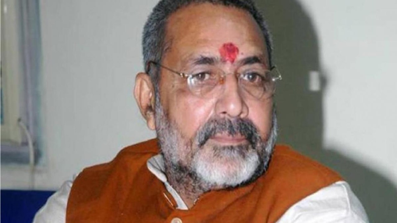Giriraj Singh visits temple before casting vote