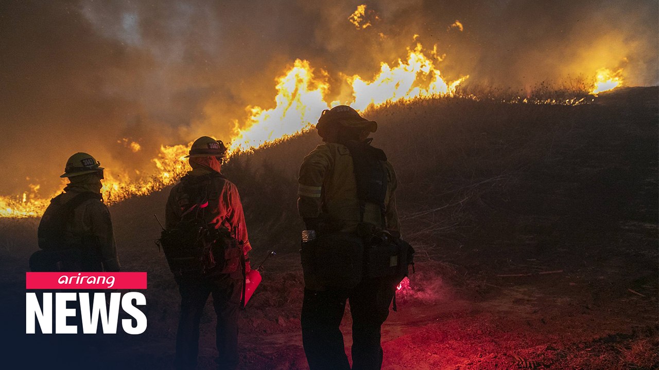 Two wildfires in Southern California force thousands to evacuate