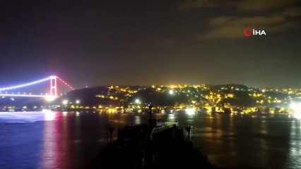 Gemilerin İstanbul Boğazı'nda Masalsı Yolculuğu