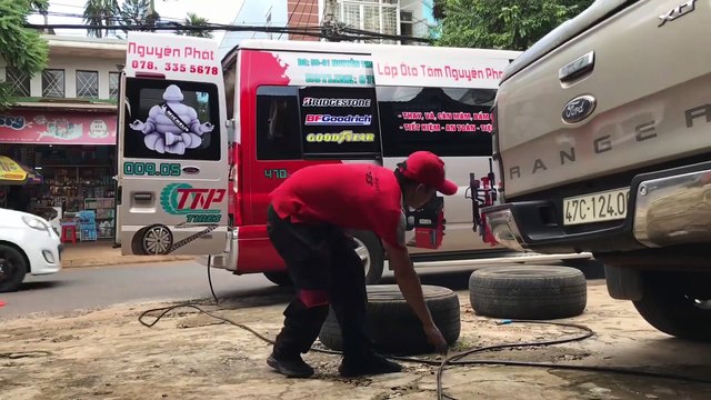 Dịch vụ cứu hộ lốp ô tô bmt - Tâm Nguyên Phát - Cung cấp lốp ô tô tại BMT