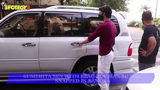 Sushmita Sen with Rohman Shawl Snapped in Bandra | SpotboyE