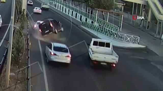 - Elazığ ve Bingöl’de trafik kazaları kameraya yansıdı