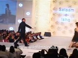 Akshaye Khanna, Ayesha Takia hand in hand during fashion show for Bollywood film Salaam-E-Ishq