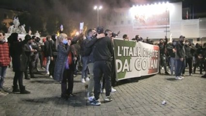 Continúan las protestas en Italia contra los cierres para contener la pandemia