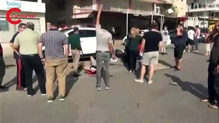 Anne, ağır yaralanan oğlunun elini bir an bırakmadı