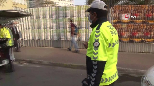 Karantinada olması gerekirken direksiyon başına geçen sürücü, polis ekiplerine yakalandı