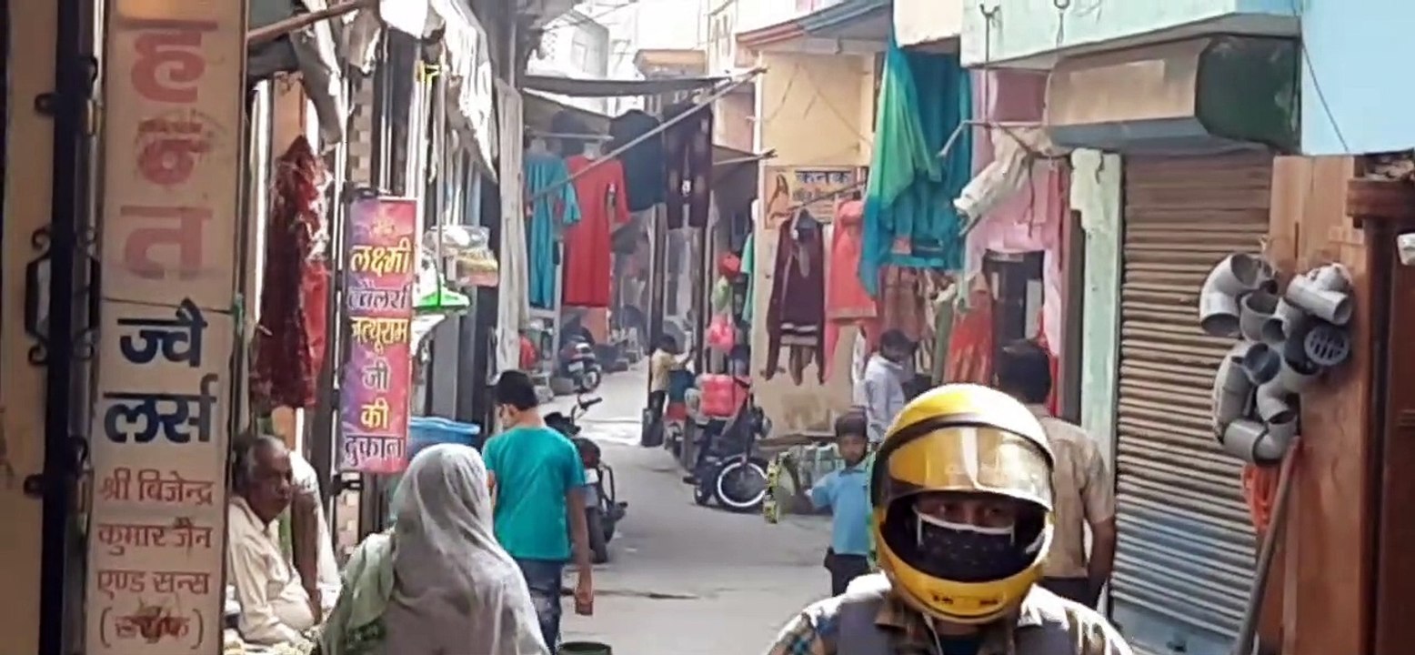 कांधला में बुधवार को खुले बाजार में दिखी चहल-पहल