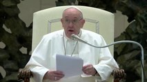 El papa Francisco reaparece en la audiencia del miércoles sin cubrirse con mascarilla