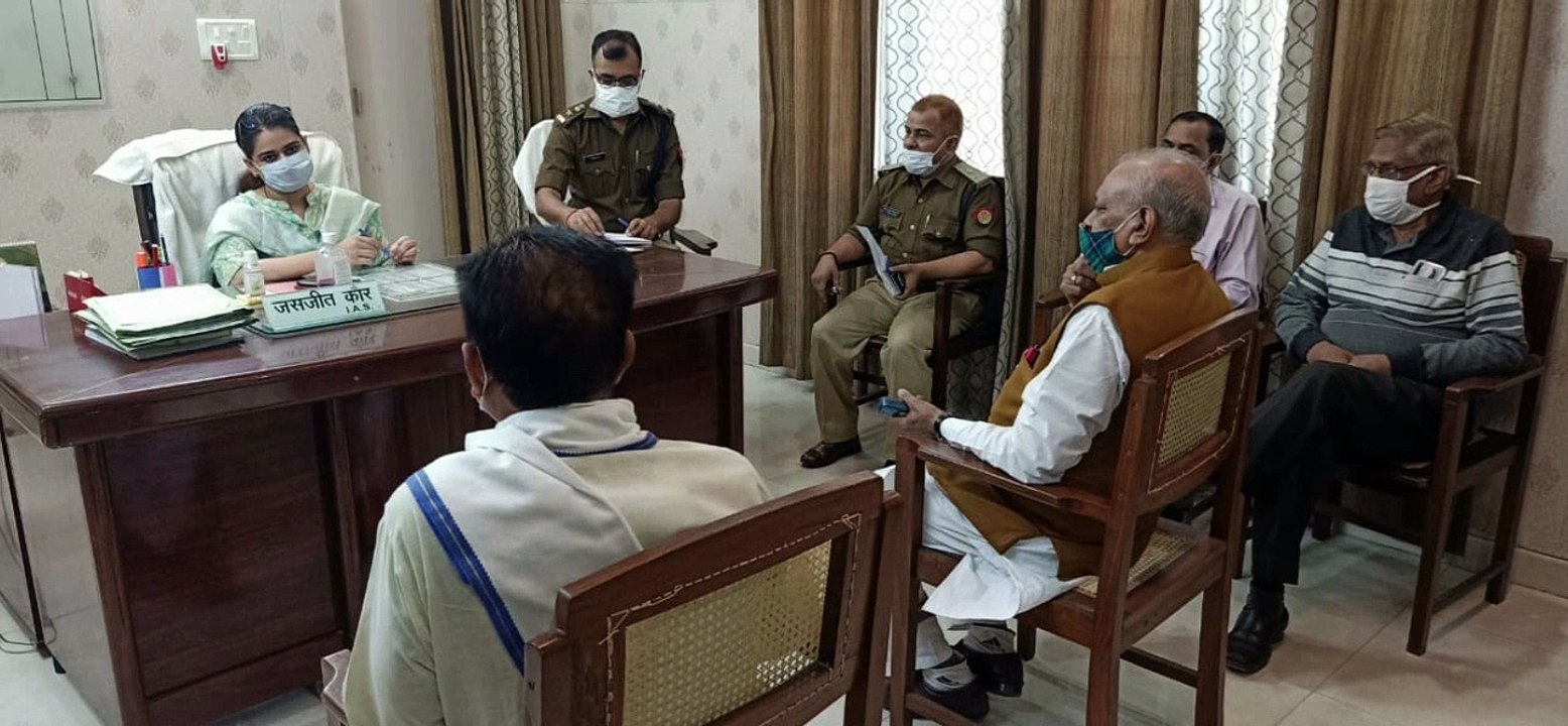 डीएम व एसपी ने शुगर मिल प्रबंधन अधिकारियों के स...
