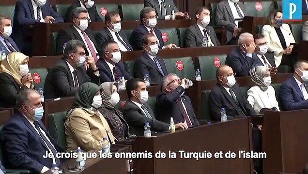 Caricaturé, Erdogan s’en prend aux «vauriens» de Charlie Hebdo