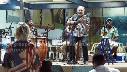 Brésil: retour prudent de la Samba à Rio, sans contact physique