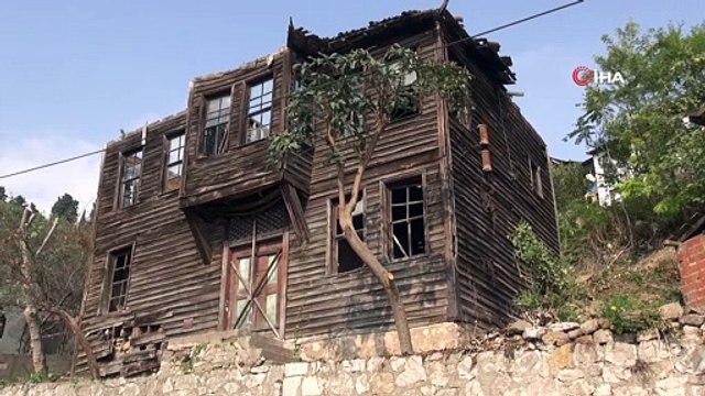 Hulusi Kentmen’in çocukluğunun geçtiği ev gün yüzüne çıkartılıyor- Hulusi Kentmen’in torunu Melek Kentmen:- “Herkesin dedesi, herkesin babası, herkesin polis amcasıydı”