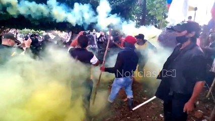 Fuertes enfrentamientos durante desalojo en Leticia